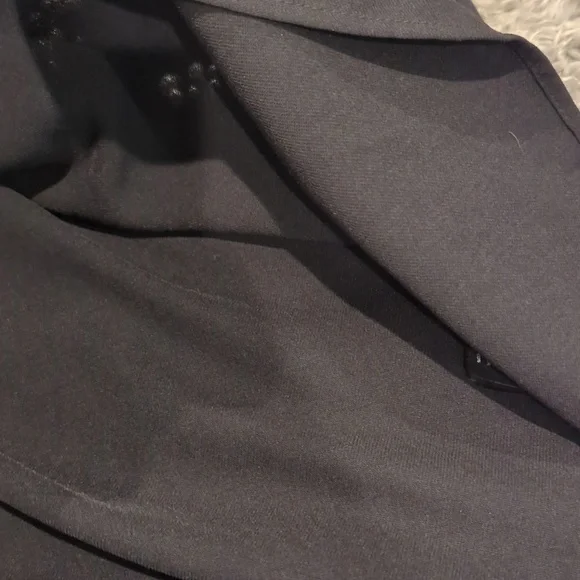 Basic Black Dress with Pearls - Picture 4 of 5